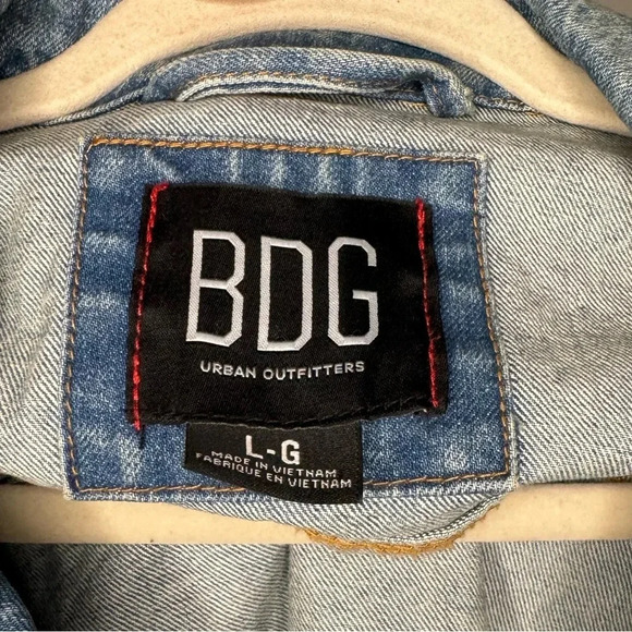 NWOT BDG Oversized Urban Outfitters Denim Trucker Jacket - Picture 3 of 16